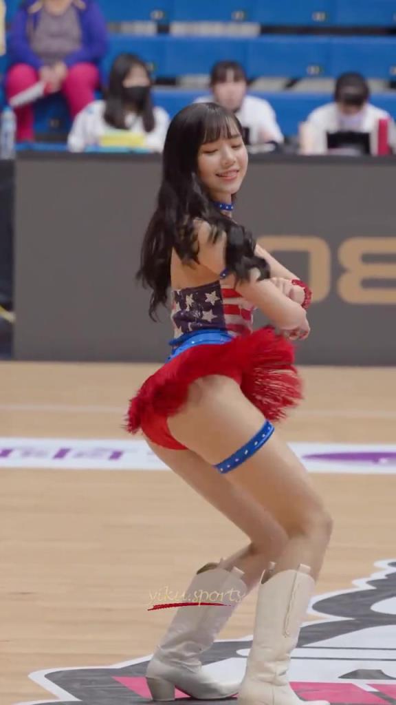 最好的啦啦隊(duì)小姐姐！自信，健康充滿活力！